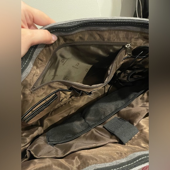 Spacious Bag - Picture 2 of 3